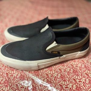 Unisex vans - Olive, black, cream - us men size 7 women’s 8.5